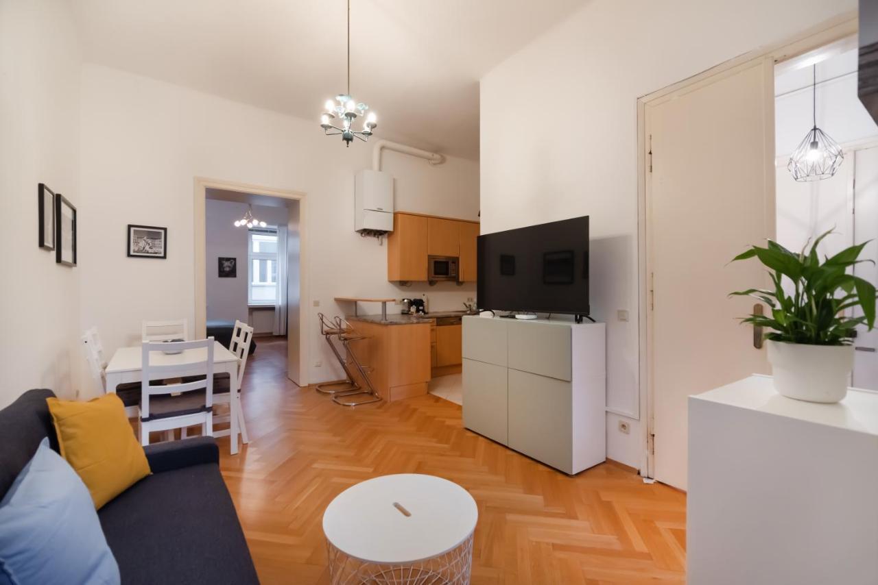 Zentrale Ruhelage Im Typischen Wiener Altbau Vienne
