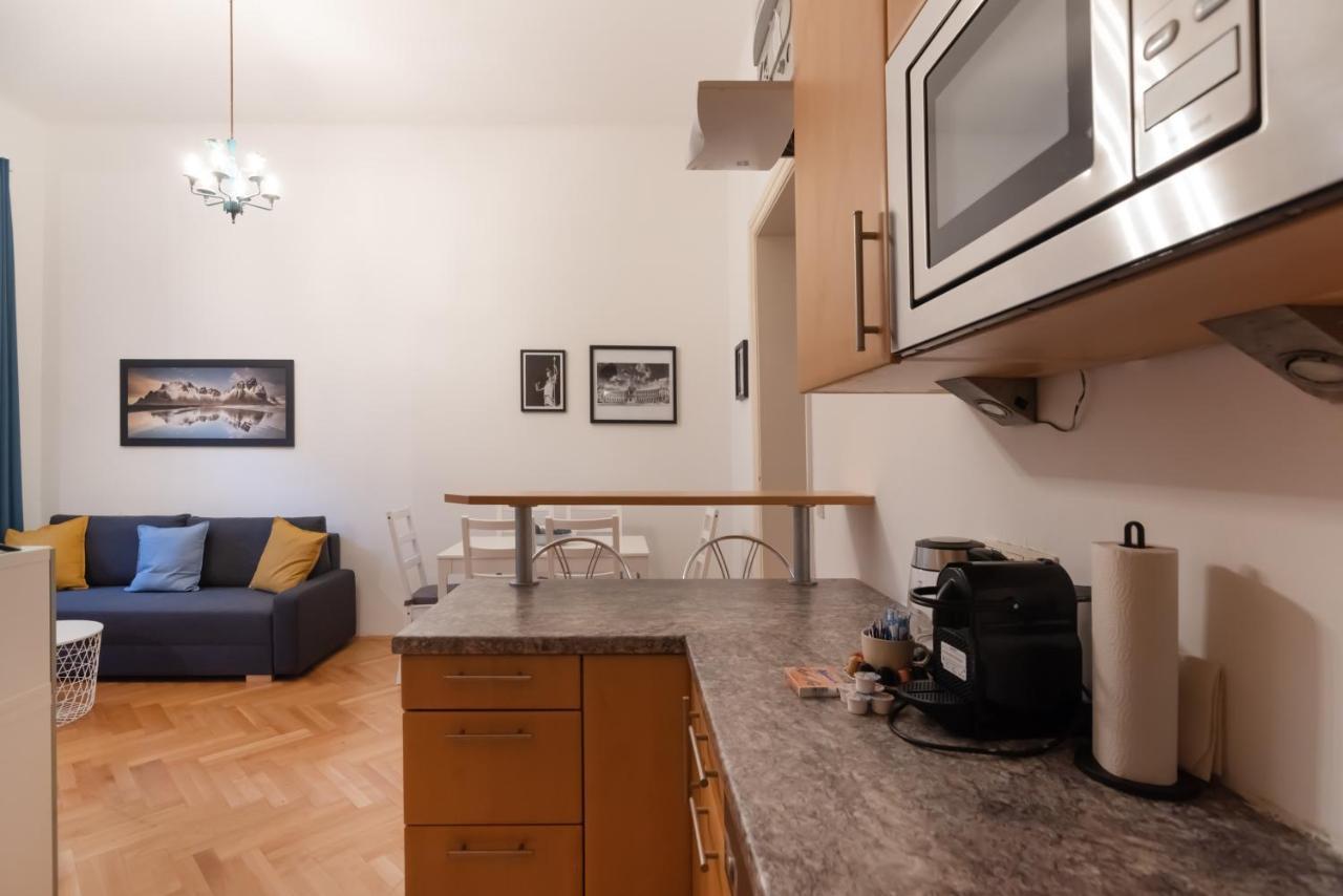 Zentrale Ruhelage Im Typischen Wiener Altbau * Vienne