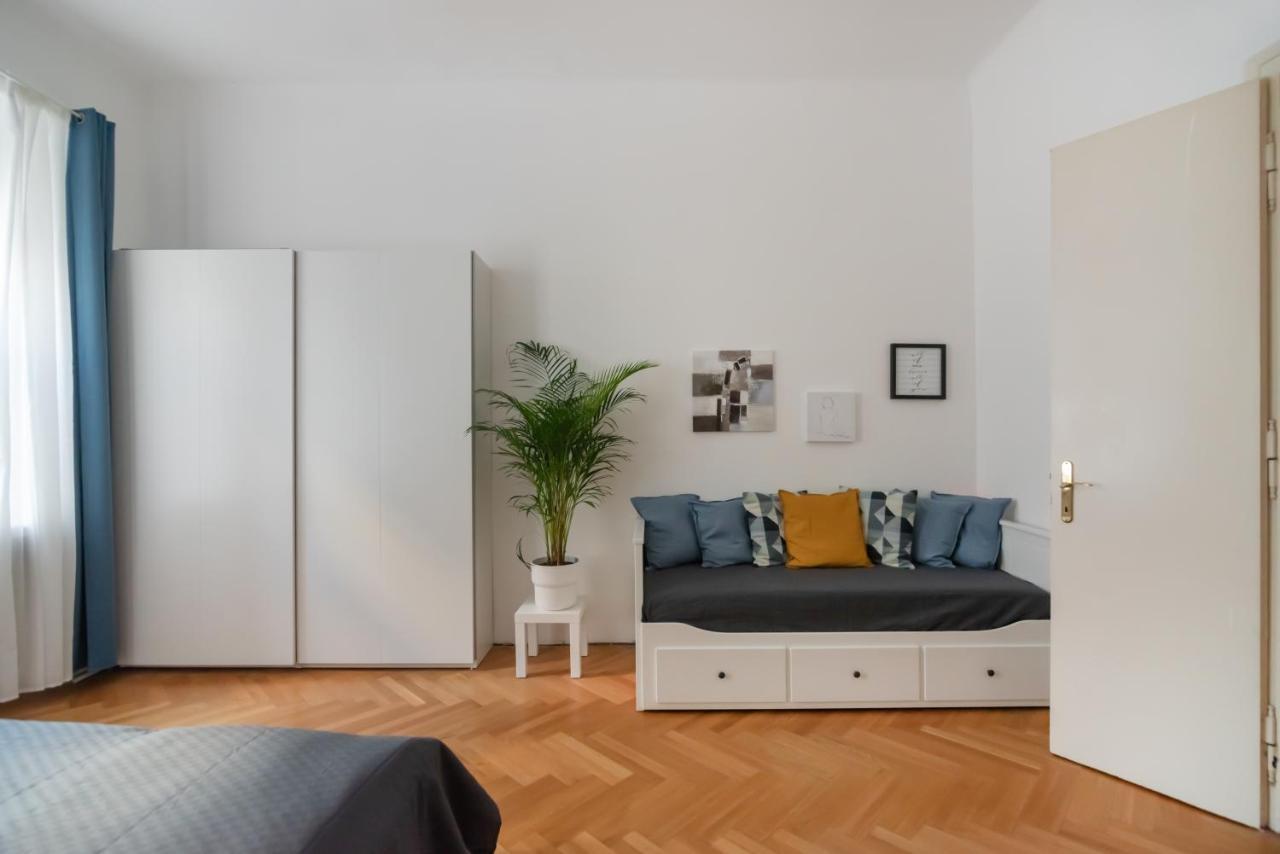 Appartement Zentrale Ruhelage Im Typischen Wiener Altbau *