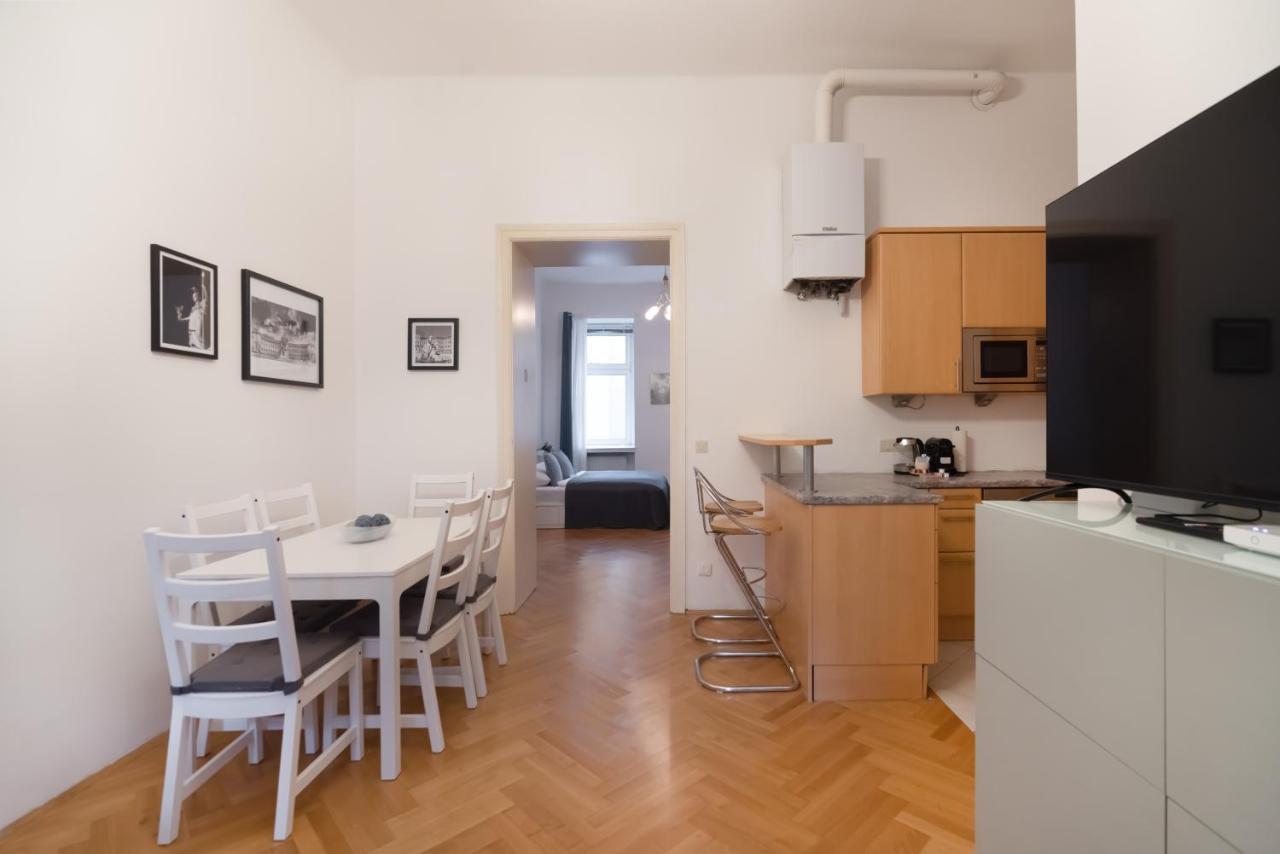 Zentrale Ruhelage Im Typischen Wiener Altbau Appartement