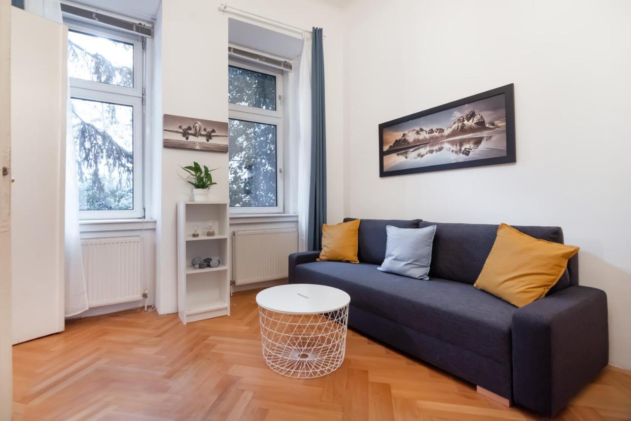 Appartement Zentrale Ruhelage Im Typischen Wiener Altbau *
