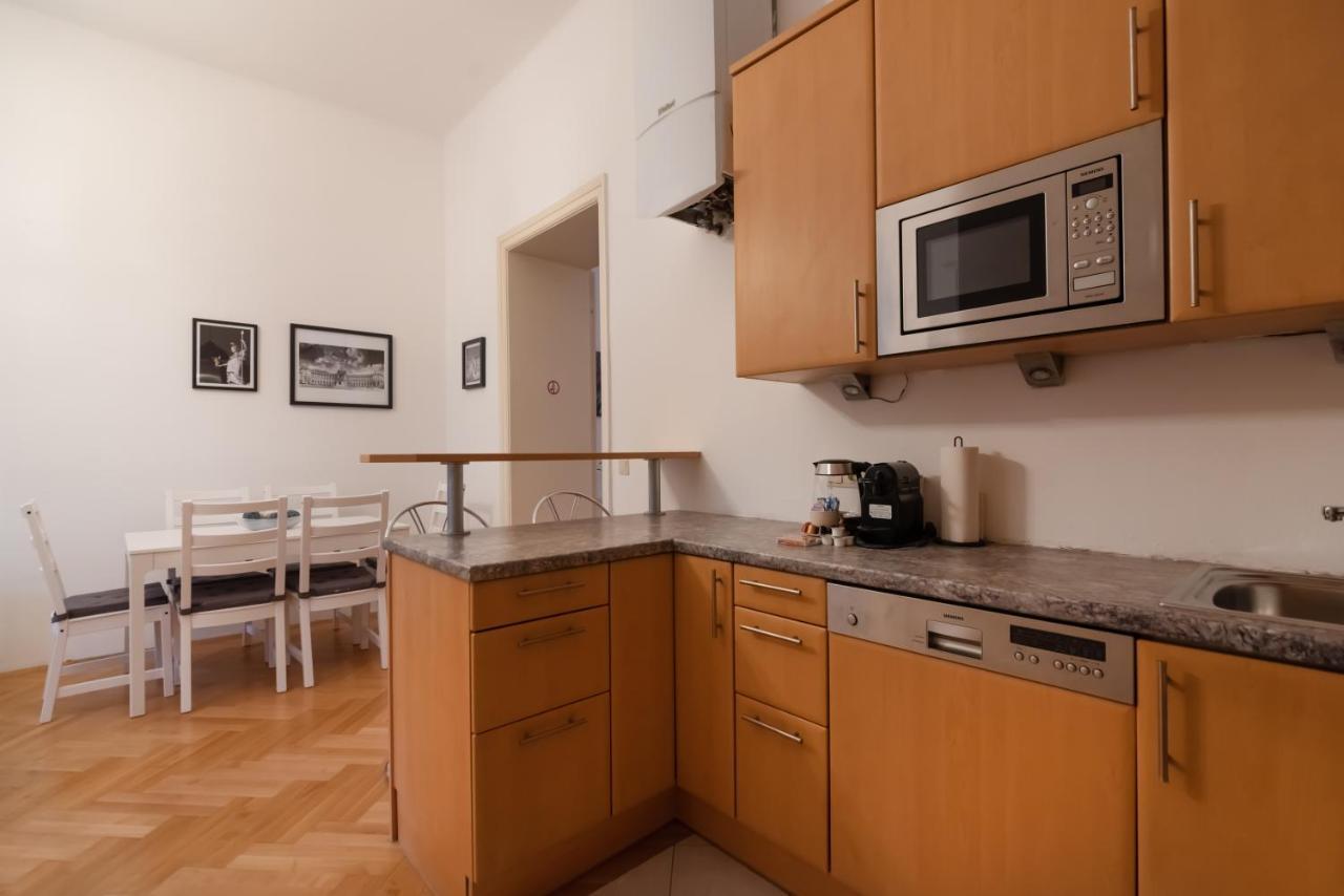 Zentrale Ruhelage Im Typischen Wiener Altbau Appartement *