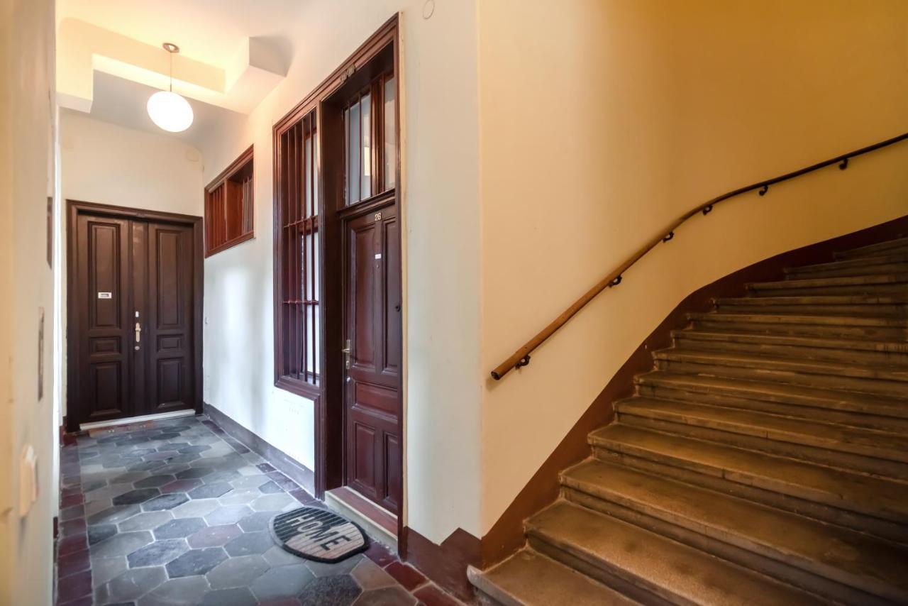 Zentrale Ruhelage Im Typischen Wiener Altbau Vienne