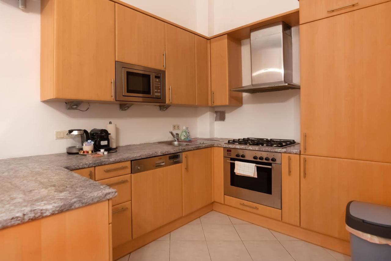 Zentrale Ruhelage Im Typischen Wiener Altbau Appartement Vienne