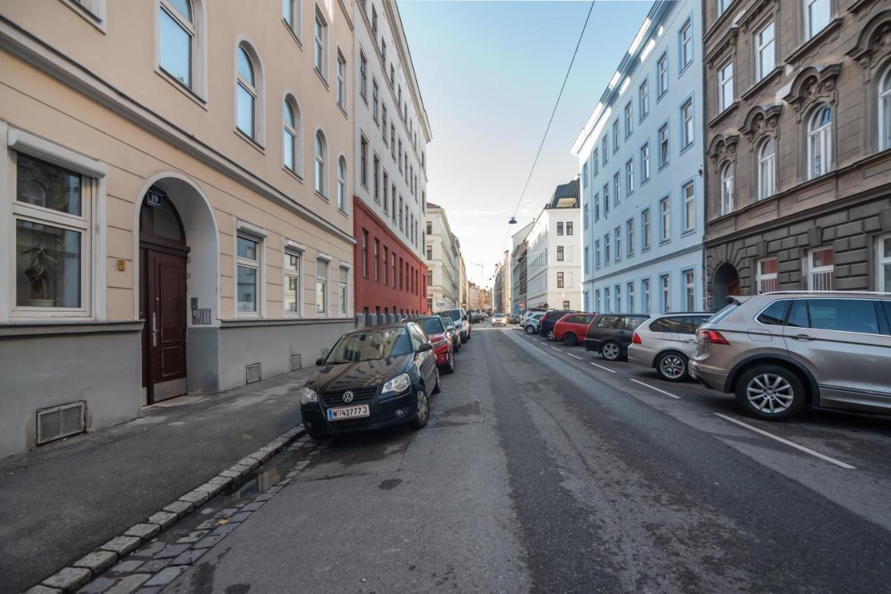 Zentrale Ruhelage Im Typischen Wiener Altbau Appartement Vienne